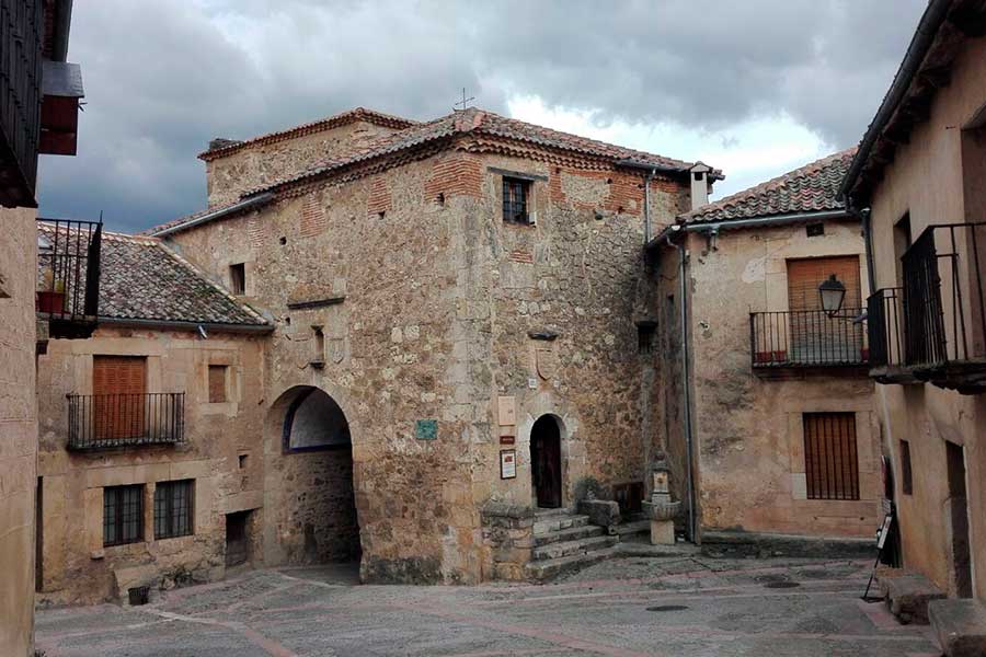 Casa Rural Villa Pedraza (Segovia). Pedraza está a 2,3 Km